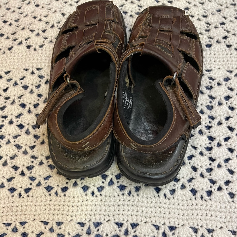 Minnetonka Moccasins men’s brown leather sandals - Picture 6 of 7
